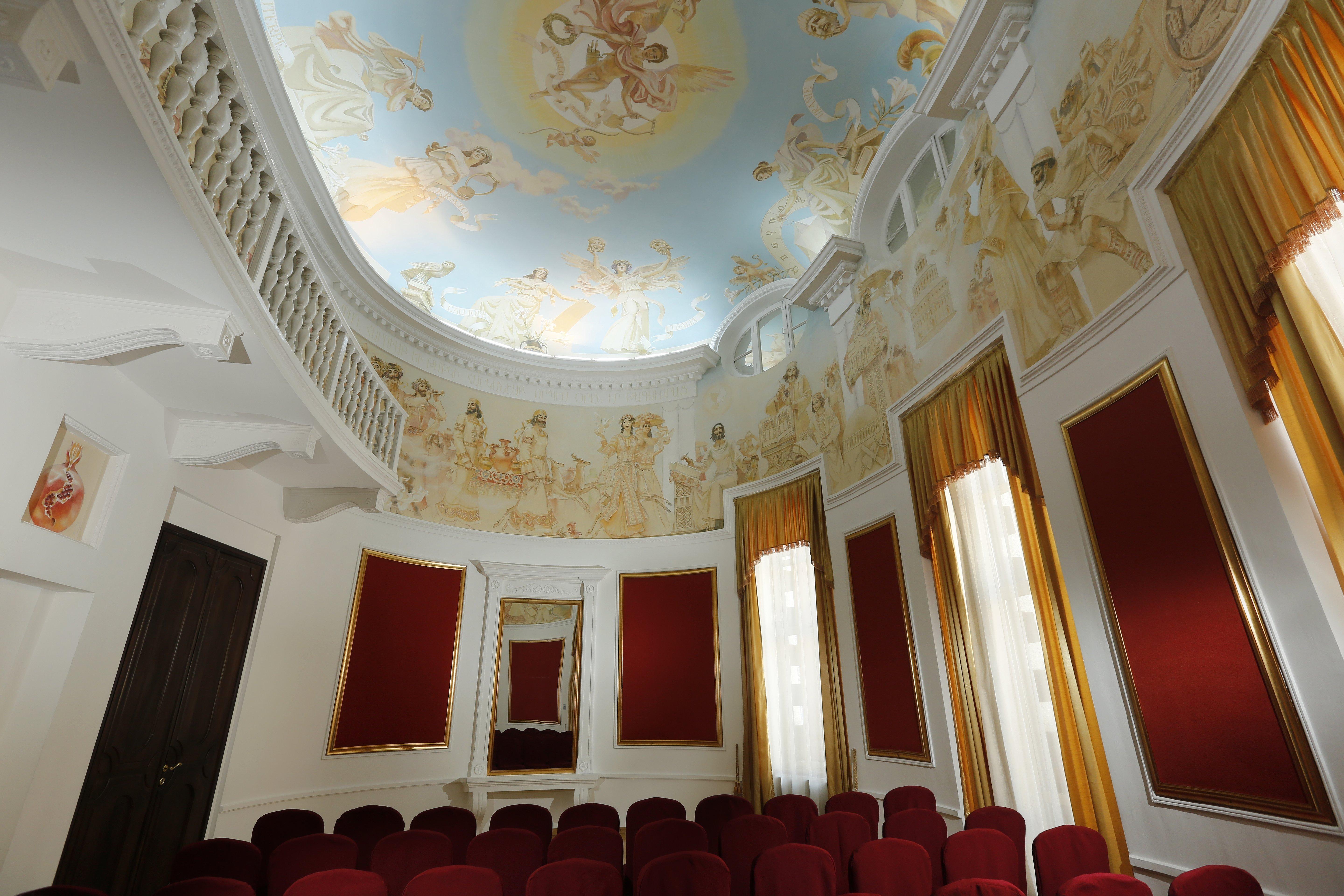 Grand Hotel Yerevan - Small Luxury Hotels Of The World エクステリア 写真 The interior of the theatre