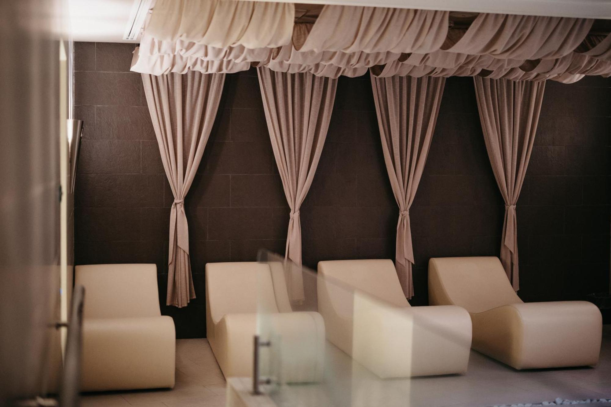 Grand Hotel Yerevan - Small Luxury Hotels Of The World エクステリア 写真 The spa at The Dorchester