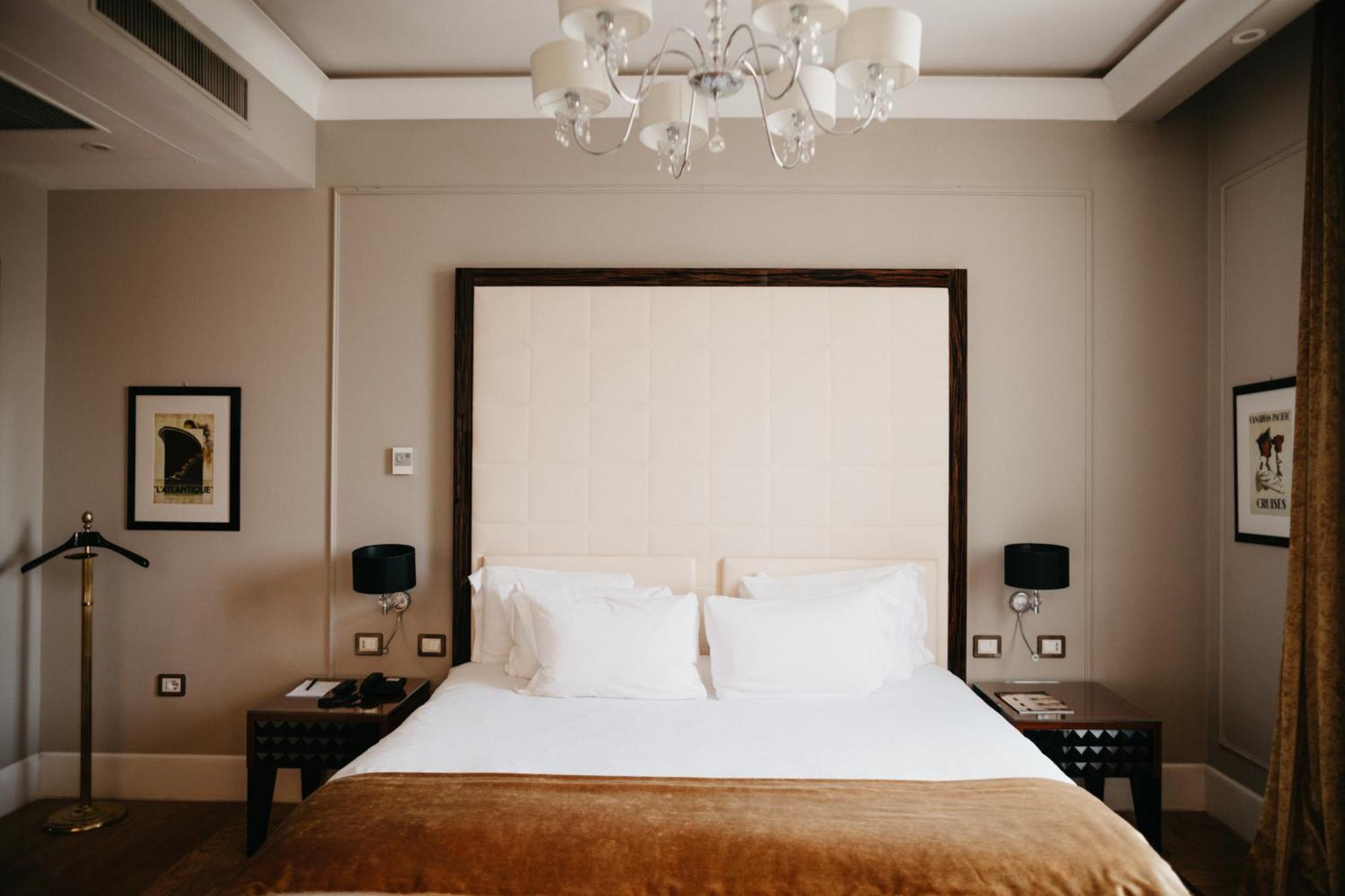 Grand Hotel Yerevan - Small Luxury Hotels Of The World エクステリア 写真 A bedroom at the hotel