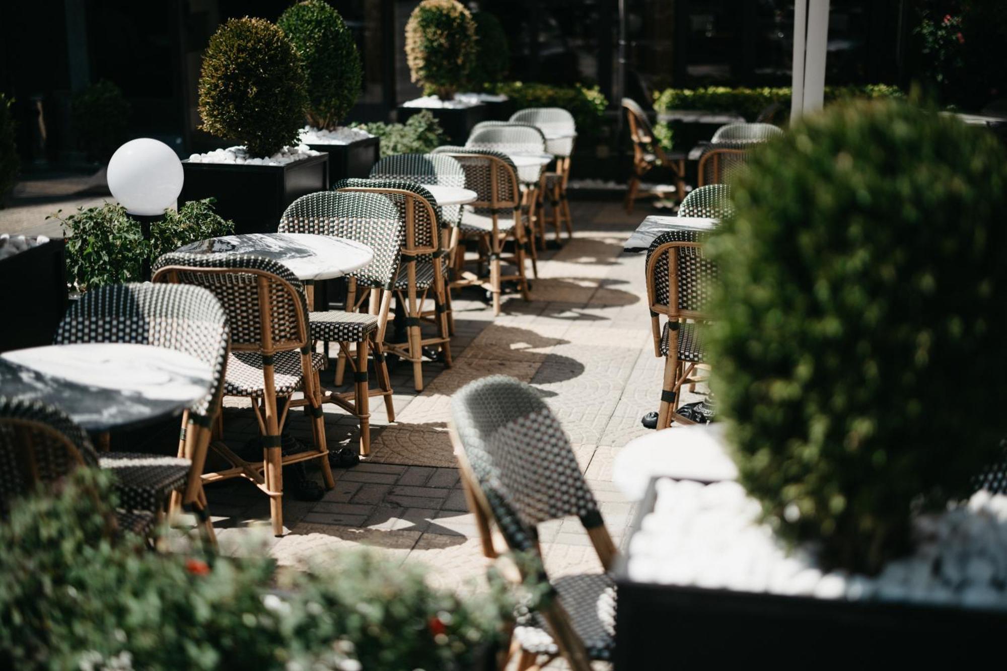 Grand Hotel Yerevan - Small Luxury Hotels Of The World エクステリア 写真 The Terrace at The Ivy Collection