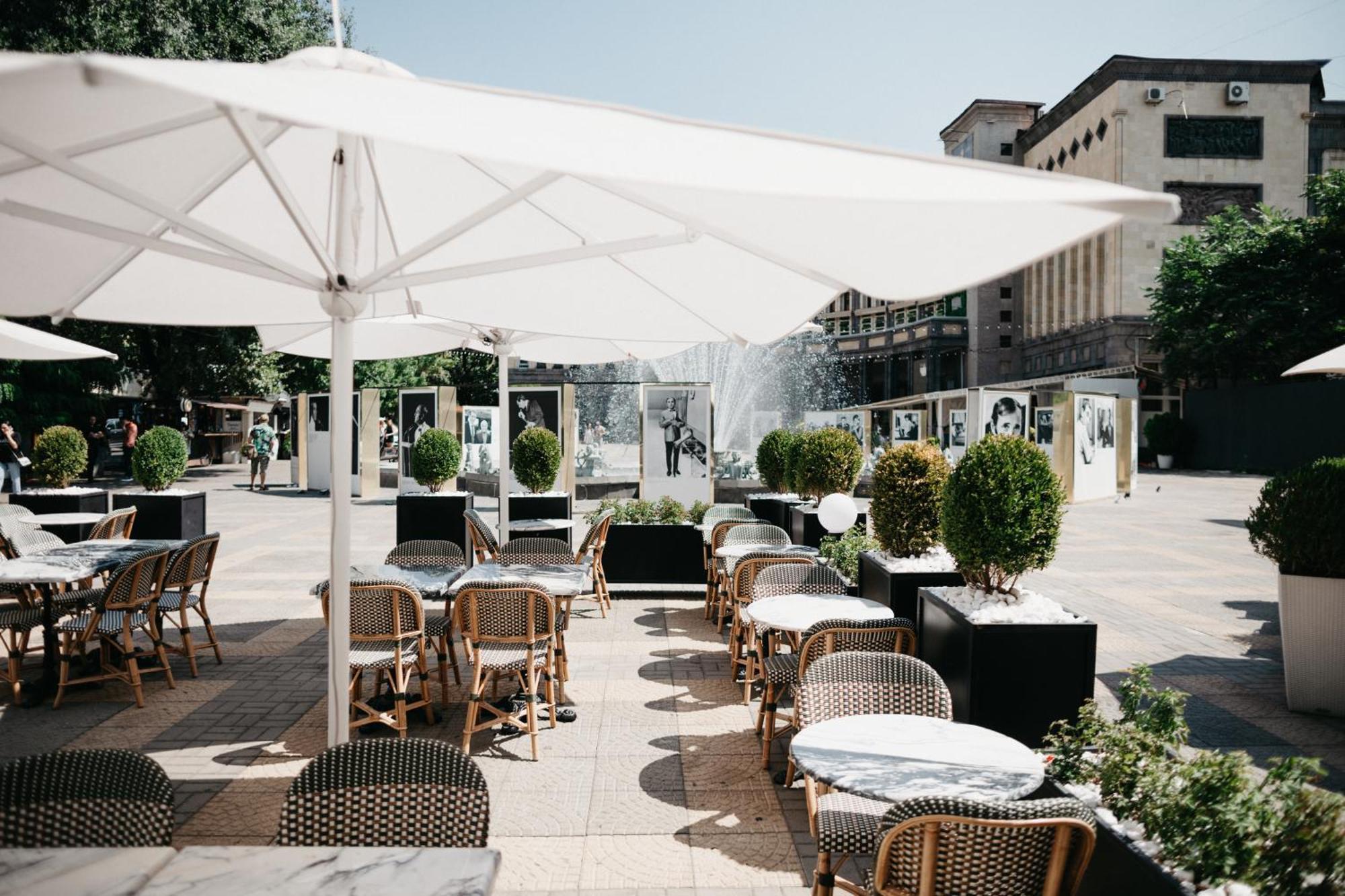 Grand Hotel Yerevan - Small Luxury Hotels Of The World エクステリア 写真 The Square