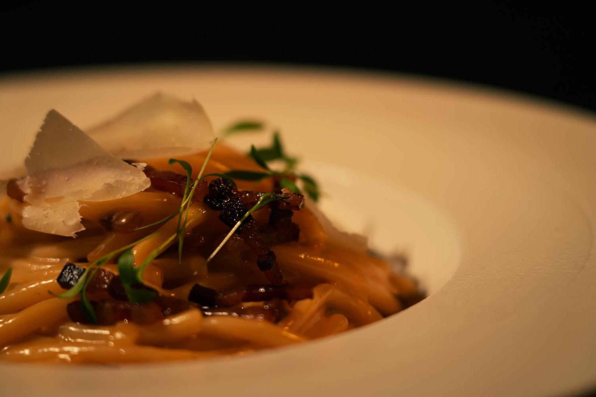Grand Hotel Yerevan - Small Luxury Hotels Of The World エクステリア 写真 A plate of pasta