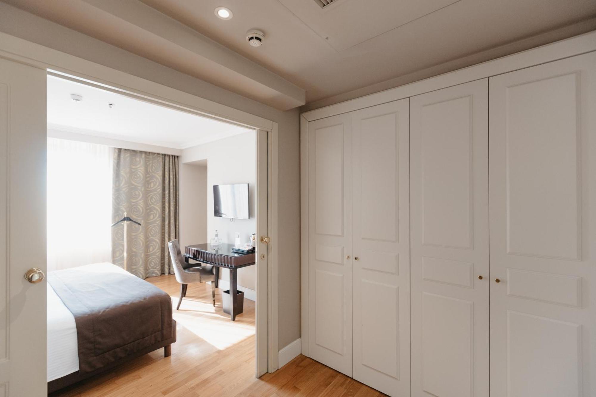 Grand Hotel Yerevan - Small Luxury Hotels Of The World エクステリア 写真