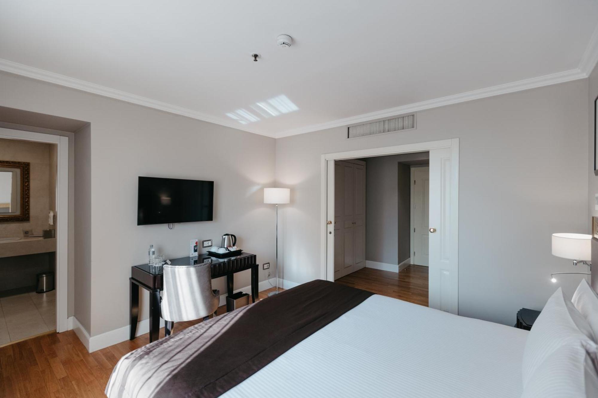 Grand Hotel Yerevan - Small Luxury Hotels Of The World エクステリア 写真