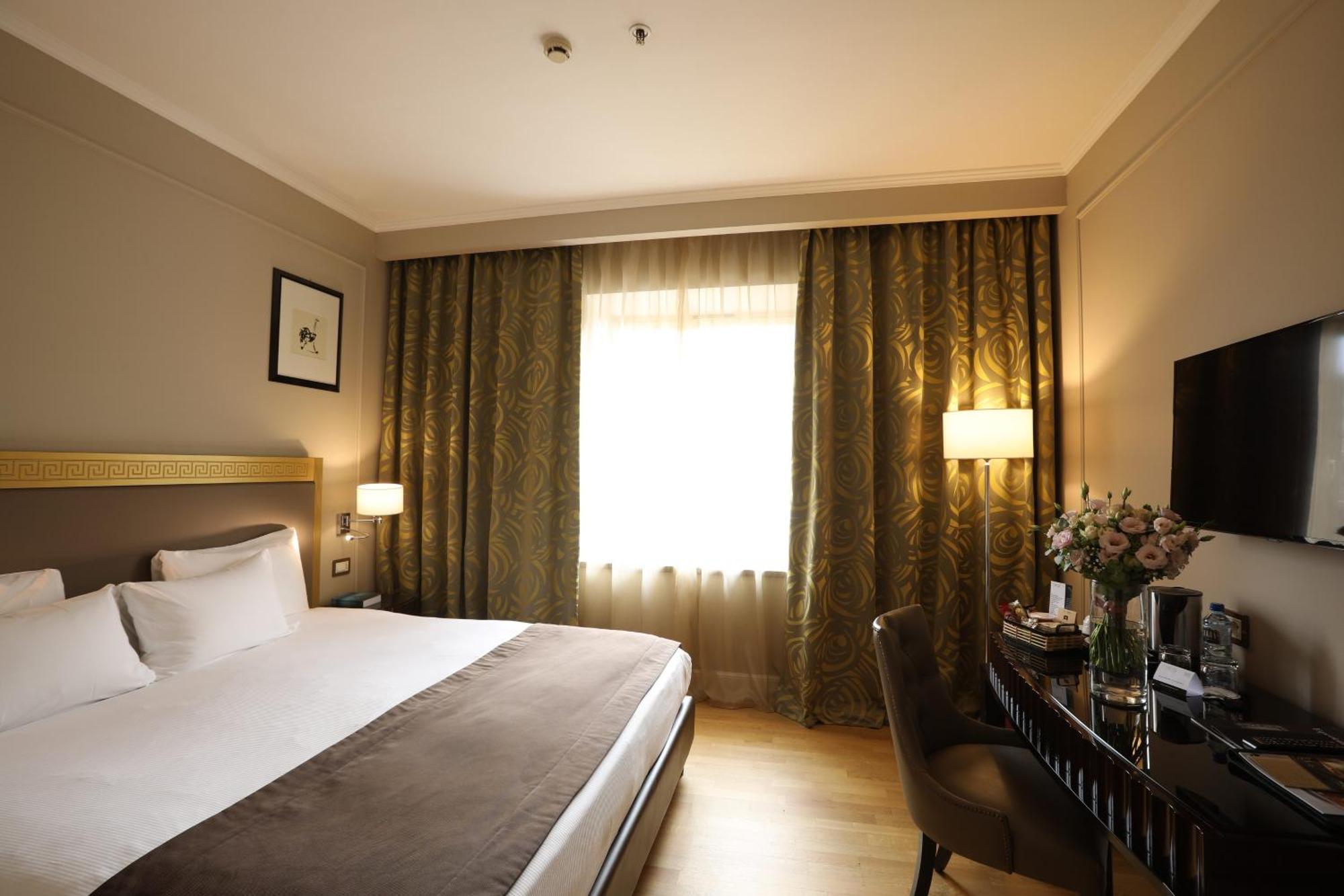 Grand Hotel Yerevan - Small Luxury Hotels Of The World エクステリア 写真