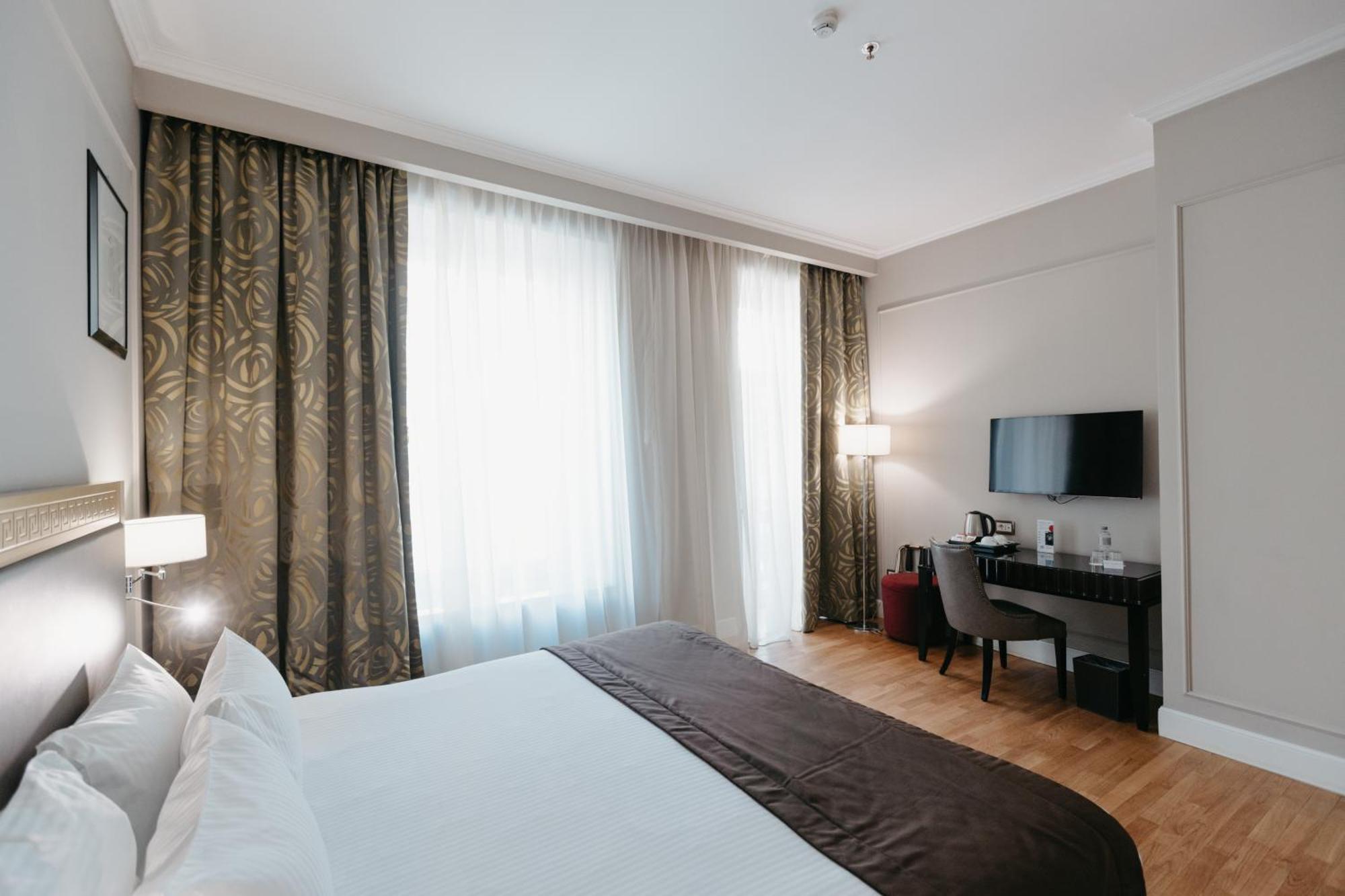 Grand Hotel Yerevan - Small Luxury Hotels Of The World エクステリア 写真